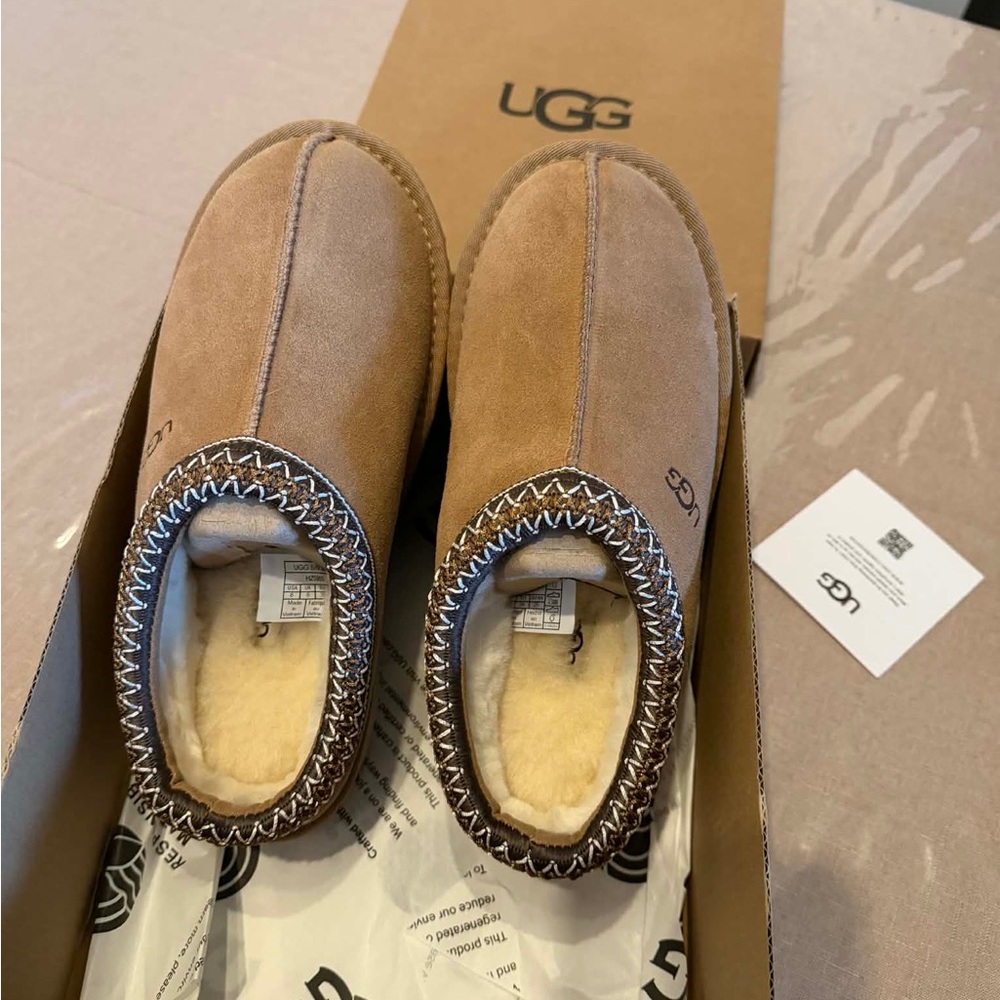 UGG Tasman Slippers Size 8 for Women’s, size 6 for Men’s Chestnut